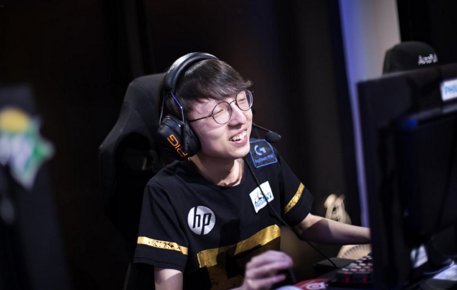 爱游戏体育-包含Uzi回归赛场，绝杀首场状态亮眼，德国队观众沸腾！的词条