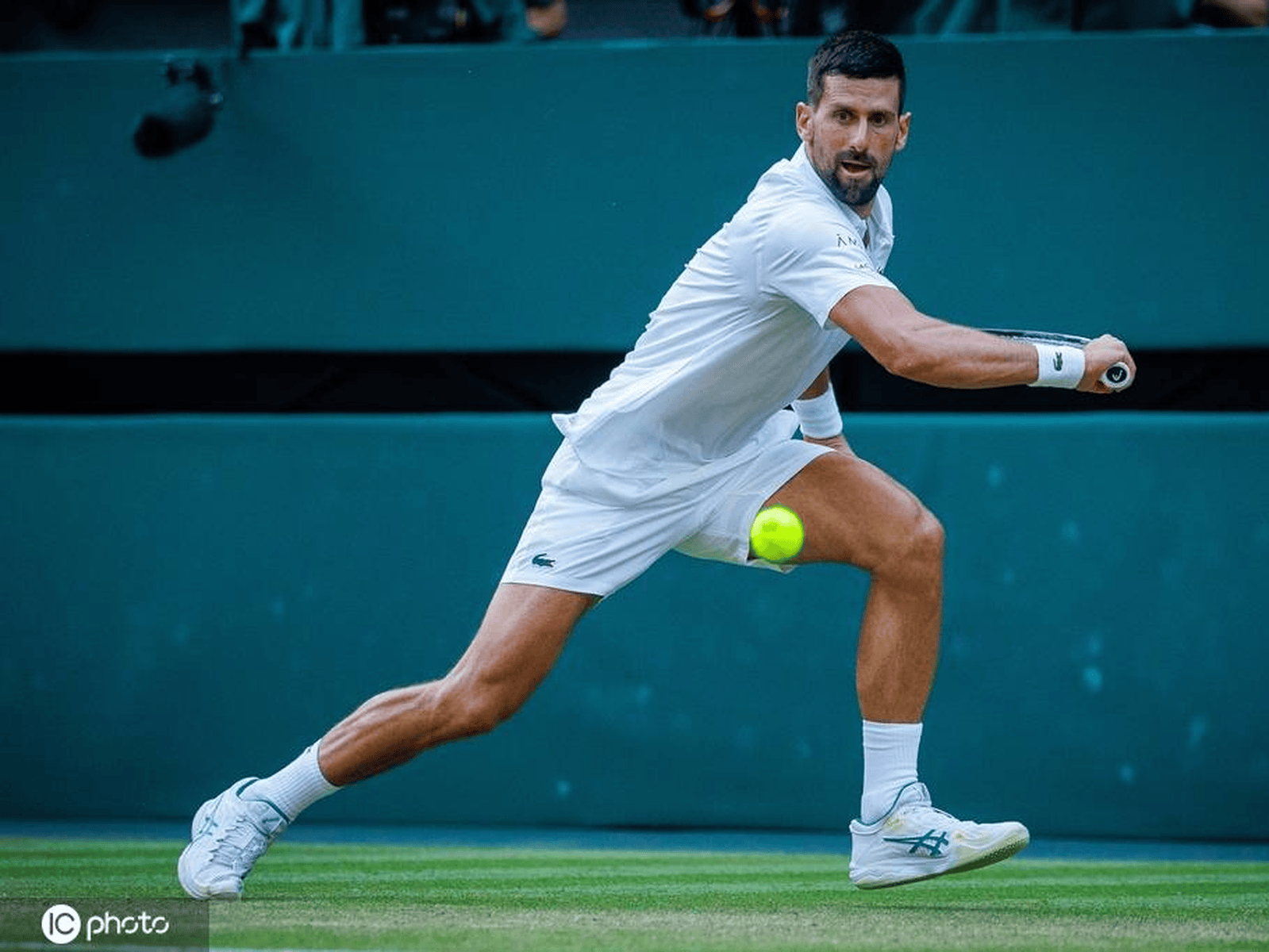 AYX-德约科维奇爆冷击败曼联，突破纪录引爆全场！的简单介绍